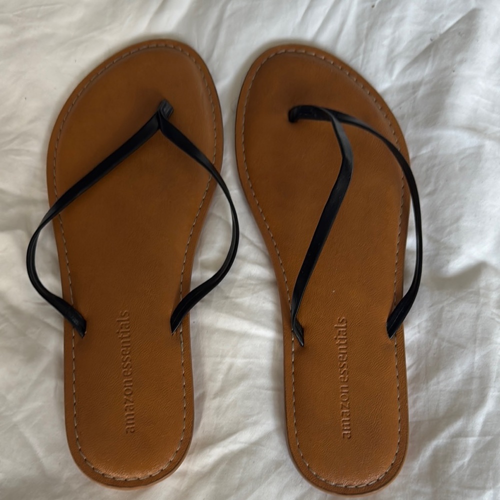 Amazon Essentials Tan and Black Sandals Minimalist Design